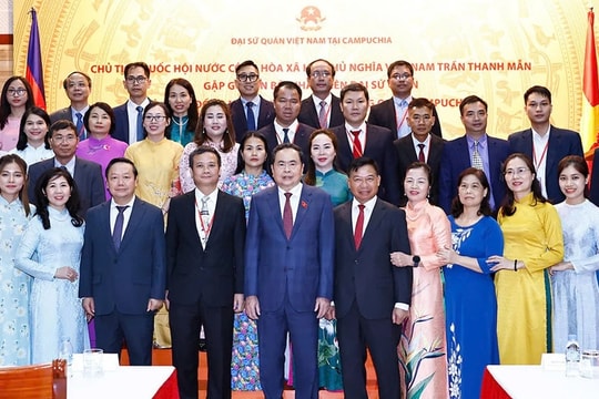Chủ tịch Quốc hội Trần Thanh Mẫn thăm Đại sứ quán và gặp mặt cộng đồng người Việt Nam tại Campuchia