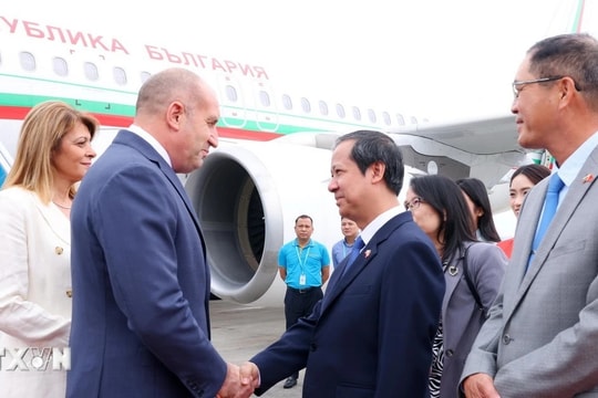 Tổng thống Bulgaria đến Hà Nội, bắt đầu thăm chính thức Việt Nam