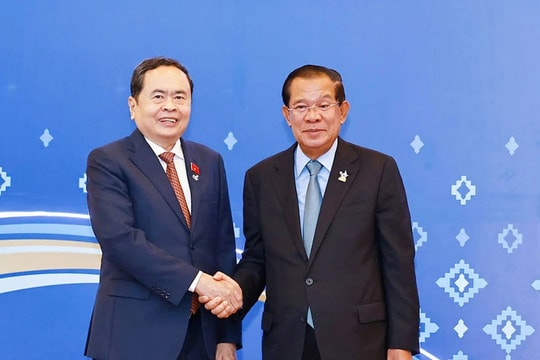 Chủ tịch Quốc hội Trần Thanh Mẫn và các trưởng đoàn chào xã giao lãnh đạo Campuchia nhân dịp dự IPTP 11