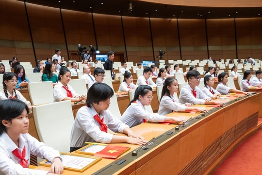 Bộ trưởng Nguyễn Kim Sơn gửi thư tay tới học sinh lớp 8 sau phiên họp giả định "Quốc hội trẻ em"