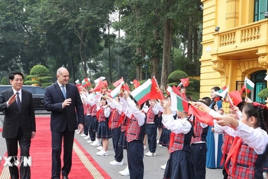 Chủ tịch nước Lương Cường chủ trì lễ đón chính thức Tổng thống Bulgaria