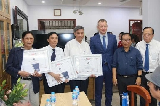 3 nhà văn được trao Giải thưởng Văn học DATASHI lần thứ nhất