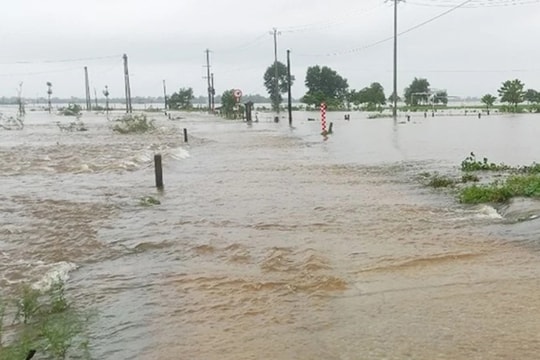 Mưa lớn, nước lũ lên nhanh, Thừa Thiên Huế cho học sinh nghỉ học 