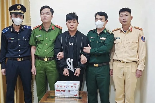 Bắt đối tượng chở 4kg ma túy bằng xe máy