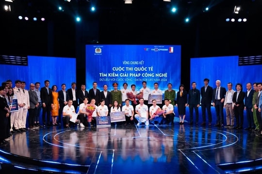 Đội GoTrust đạt giải Nhất cuộc thi Data For Life