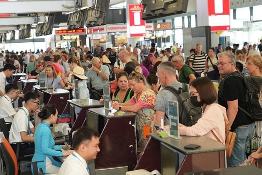 Nhiều đường bay đã 'cháy' vé trong dịp nghỉ Tết Nguyên đán Ất Tỵ 2025