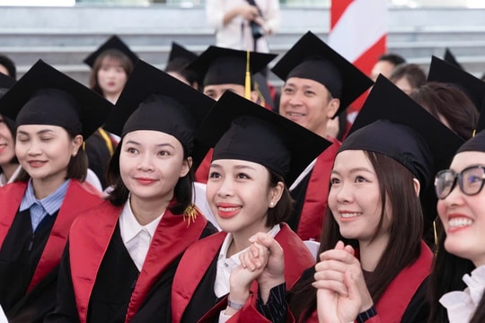 Trường Đại học Ngoại thương trao bằng cho hơn 500 tân thạc sĩ, tiến sĩ năm 2024