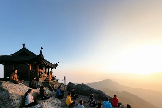 Vui chơi Quảng Ninh mùa lễ hội chỉ từ 150.000 đồng, tin được không? 