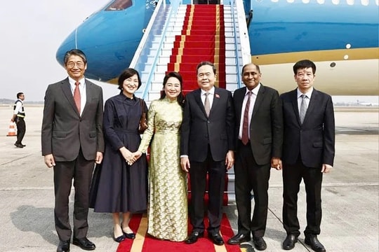 Chủ tịch Quốc hội Trần Thanh Mẫn và Phu nhân lên đường thăm chính thức Cộng hòa Singapore và Nhật Bản