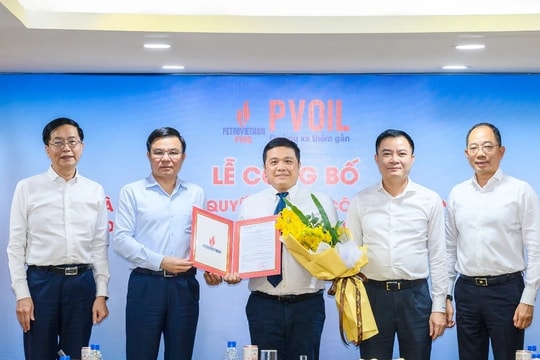 Công bố quyết định Phó Bí thư Đảng ủy, Tổng Giám đốc PVOIL