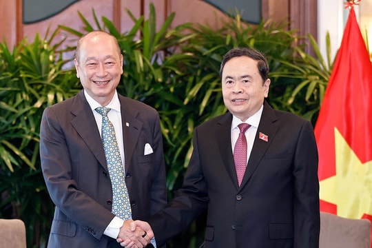 Chủ tịch Quốc hội Trần Thanh Mẫn tiếp Lãnh đạo Ngân hàng United Overseas