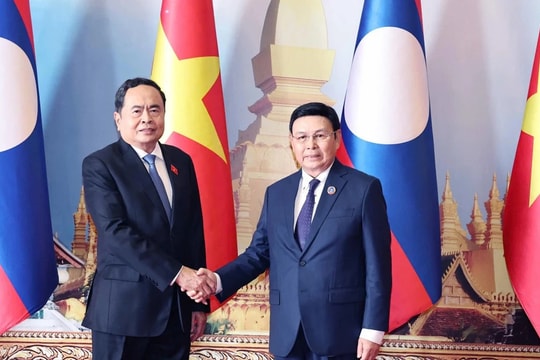 Chủ tịch Quốc hội Trần Thanh Mẫn chúc mừng Quốc khánh Lào