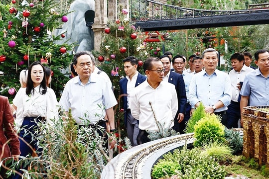 Chủ tịch Quốc hội Trần Thanh Mẫn và Chủ tịch Quốc hội Singapore Seah Kian Peng tham quan Garden By The Bay