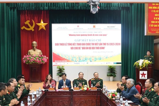 Trao 35 giải cuộc thi viết “Những tấm gương bình dị mà cao quý” lần thứ 15