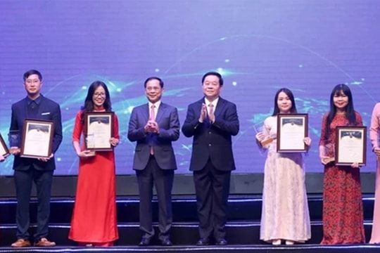 Lễ trao Giải thưởng toàn quốc về thông tin đối ngoại lần thứ X