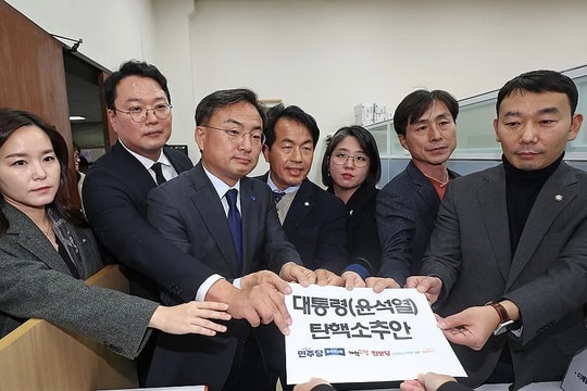 Phe đối lập Hàn Quốc nộp đề xuất luận tội Tổng thống: Điều gì sẽ xảy ra?