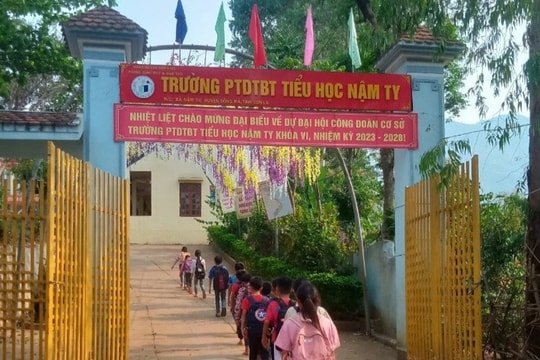 Hiệu trưởng từ chức sau phản ánh cắt xén suất ăn bán trú của học sinh