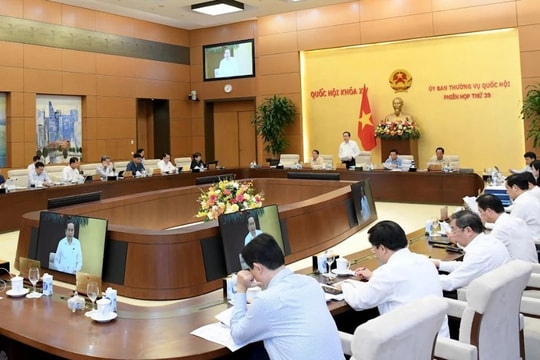 NGHỊ QUYẾT Về việc sắp xếp đơn vị hành chính cấp huyện, cấp xã của thành phố Huế giai đoạn 2023 - 2025