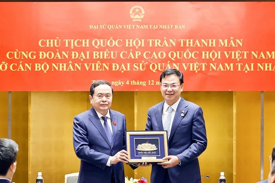 Chủ tịch Quốc hội Trần Thanh Mẫn gặp gỡ cán bộ, nhân viên Đại sứ quán Việt Nam tại Nhật Bản