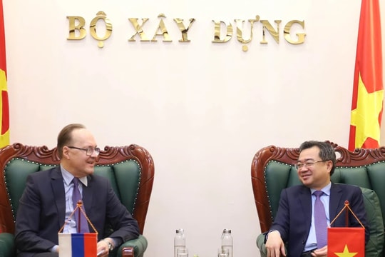 Bộ trưởng Bộ Xây dựng tiếp Đại sứ đặc mệnh toàn quyền Liên bang Nga tại Việt Nam