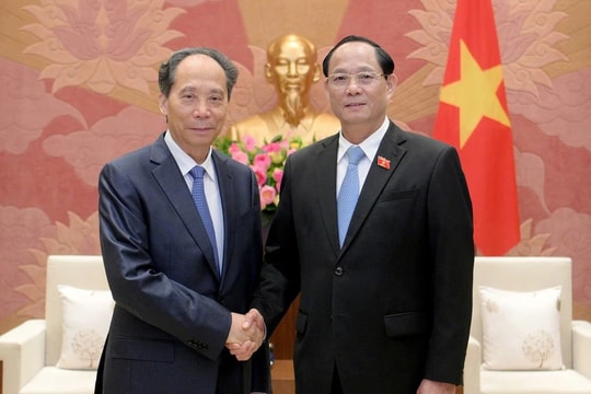 Phó Chủ tịch Quốc hội, Thượng tướng Trần Quang Phương tiếp Đoàn đại biểu Hội Giao lưu quốc tế Trung Quốc