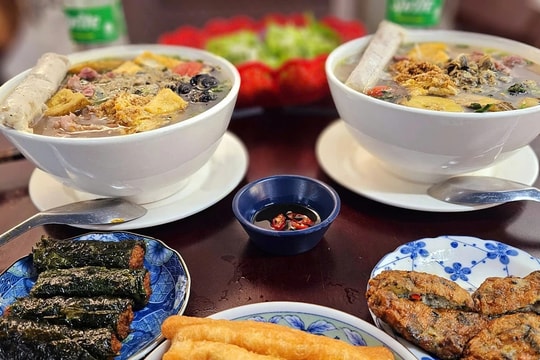  Hà Nội: Quán bún gia truyền Lê Phan ở Kim Mã có gì đặc biệt để hút khách Tây, khách ta nườm nượp?