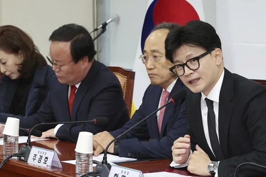 Đảng cầm quyền Hàn Quốc bất ngờ ủng hộ luận tội Tổng thống