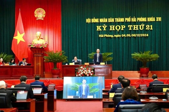 Thông qua 30 nghị quyết quan trọng