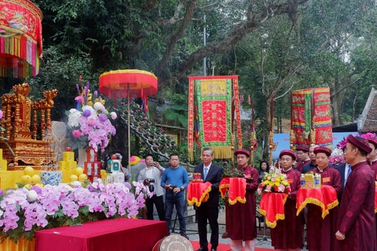 Dâng hương tưởng niệm Ngày hóa của Đức Thánh Tản Viên Sơn năm 2024