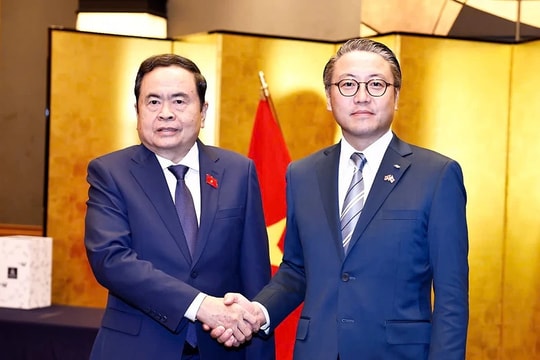 Chủ tịch Quốc hội Trần Thanh Mẫn tiếp Thống đốc tỉnh Nagasaki