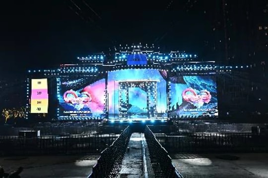 Hé lộ sân khấu choáng ngợp của siêu nhạc hội 8WONDER Winter trước giờ G