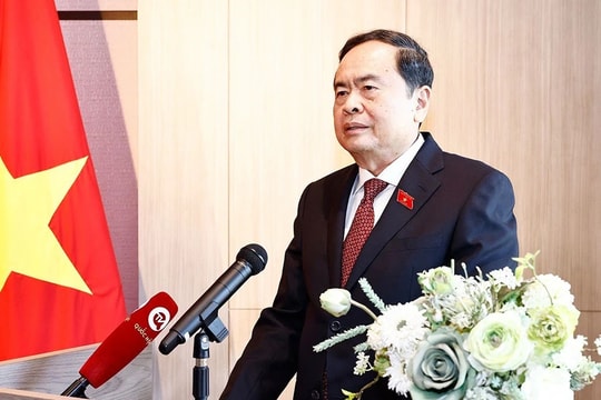 Chủ tịch Quốc hội Trần Thanh Mẫn và Phu nhân gặp gỡ đại diện cộng đồng người Việt Nam tại Nhật Bản