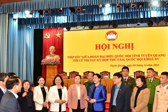 Chủ nhiệm Ủy ban Văn hóa, Giáo dục Nguyễn Đắc Vinh tiếp xúc cử tri sau Kỳ họp thứ Tám