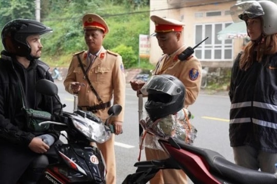 Người nước ngoài tham gia giao thông tại Việt Nam cần những giấy tờ gì?