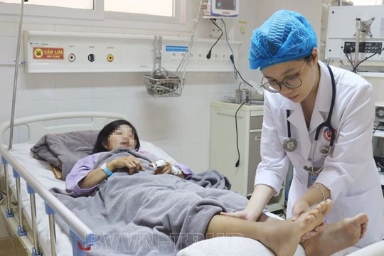 Cứu sống người phụ nữ bị rắn lục đuôi đỏ cắn nhờ truyền huyết thanh kịp thời