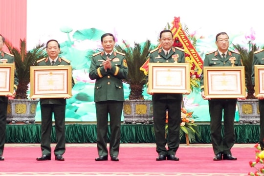 Bộ Quốc phòng trao tặng Huân chương cho cán bộ cấp cao Quân đội nhân dân Việt Nam
