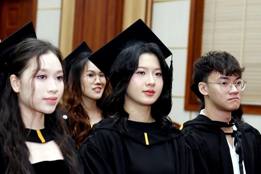 60 sinh viên khóa đầu tiên chương trình liên kết giữa ĐH Kinh tế Quốc dân và ĐH Waikato tốt nghiệp