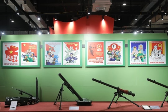 Chiêm ngưỡng gần 300 hình ảnh, tài liệu, hiện vật về “Quân đội anh hùng - Quốc phòng vững mạnh”