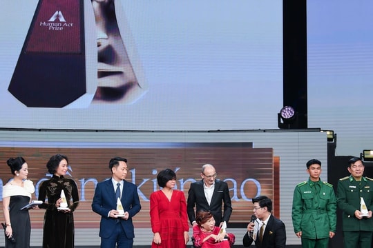Quỹ học bổng Vừ A Dính được vinh danh dự án xuất sắc tại Human Act Prize 2024
