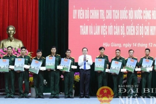 Thực hiện tốt chính sách hậu phương quân đội, chăm lo gia đình cán bộ, chiến sĩ gặp khó khăn