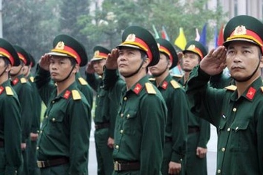 Tăng tuổi phục vụ tại ngũ của sĩ quan