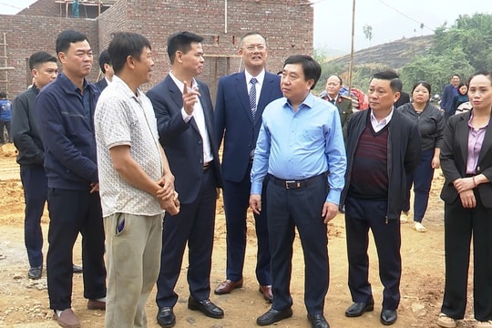 Chung tay tái thiết cuộc sống cho người dân sau lũ