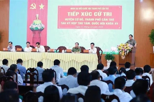 PM meets with voters in Can Tho