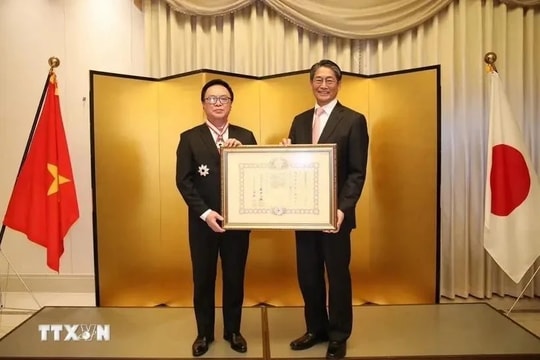 Former Party official granted Japan's Order of Rising Sun