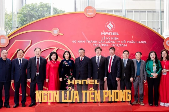 Bừng sáng ngọn lửa tiên phong, khát vọng cống hiến