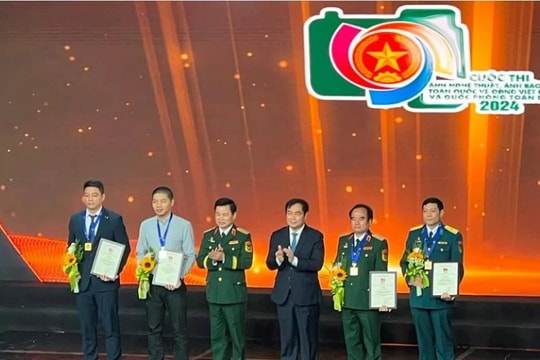 Trao giải cuộc thi ảnh về Quân đội nhân dân và Quốc phòng toàn dân