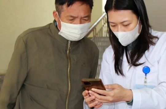 Bệnh viện Ung bướu Bắc Giang thành lập tổ tuyên truyền, hướng dẫn người dân sử dụng sổ sức khỏe điện tử