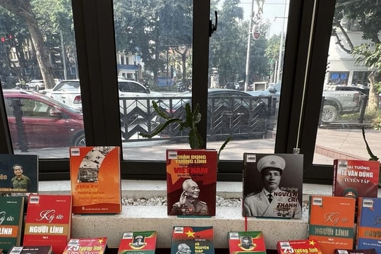 Trưng bày sách về Quân đội nhân dân Việt Nam - 80 năm tự hào truyền thống anh hùng