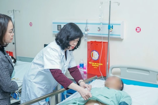 Bệnh viện E tiếp nhận, điều trị kịp thời 4 bệnh nhân trong vụ cháy tại Phạm Văn Đồng