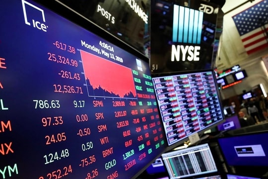 Thị trường chứng khoán đỏ rực sau khi FED hạ lãi suất